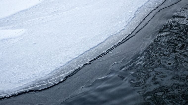 jaką głębokość ma jezioro białe w okunince?