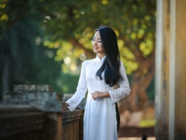 Jaki makijaż do srebrnej sukienki