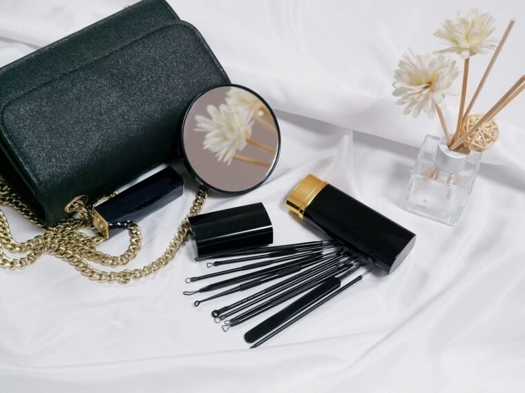 Jaki makijaż do bordowej sukienki