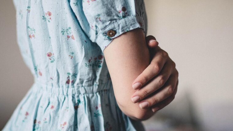 Jaki makijaż do czerwonej sukienki