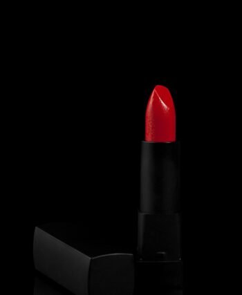 Jaki makijaż do czarno białej sukienki