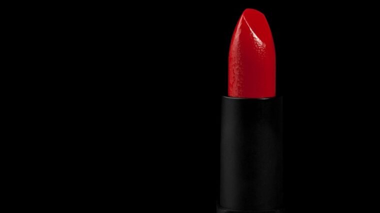 Jaki makijaż do czarno białej sukienki