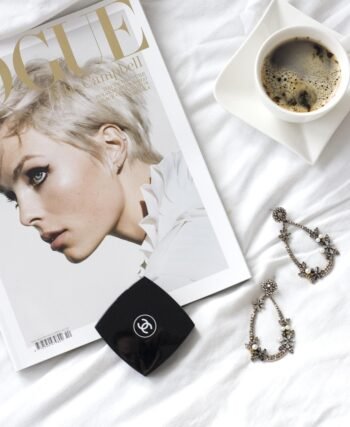 Jaki makijaż do wrzosowej sukienki