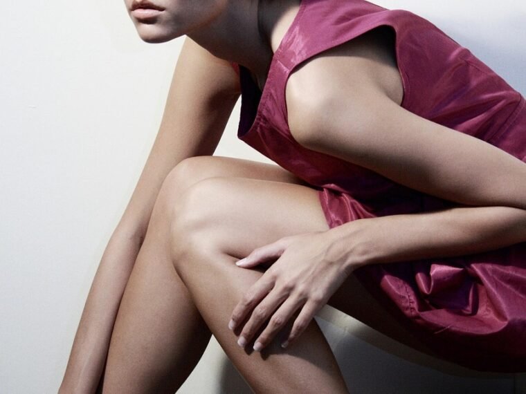 Jaki makijaż do czarnej sukienki