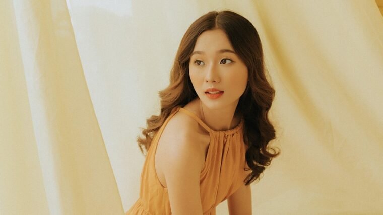 Jaki makijaż do fuksjowej sukienki