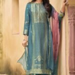 Jaki makijaż do niebieskiej sukienki