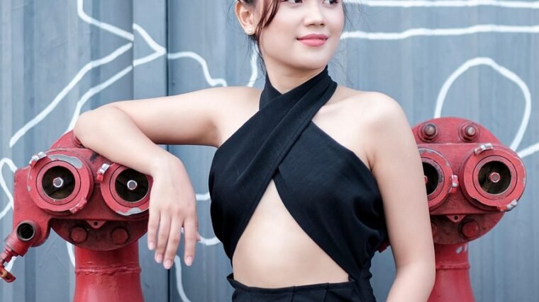 Jaki makijaż do beżowej sukienki