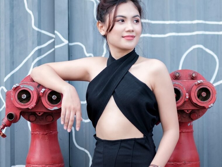 Jaki makijaż do beżowej sukienki