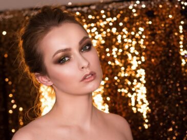 Jaki makijaż do morelowej sukienki