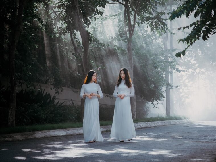 Jaki makijaż do zielonej sukienki