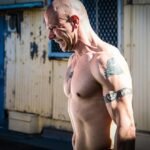 Jaki makijaż do wrzosowej sukienki